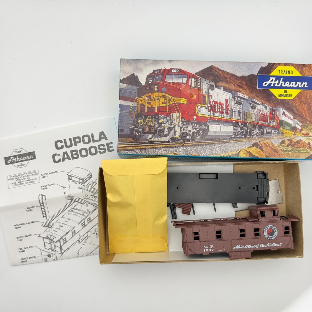 Athearn Cupola Caboose HO Scale Northern Pacific Brown Vintage Kit 1266